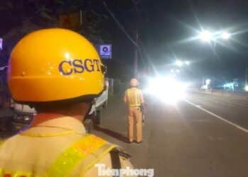 Theo chân CSGT xuyên đêm đi xử lý ‘ma men’