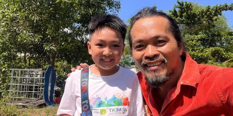 Rác sĩ “khùng” Nguyễn Quốc Dân người biến những thứ bỏ đi thành tác phẩm nghệ thuật