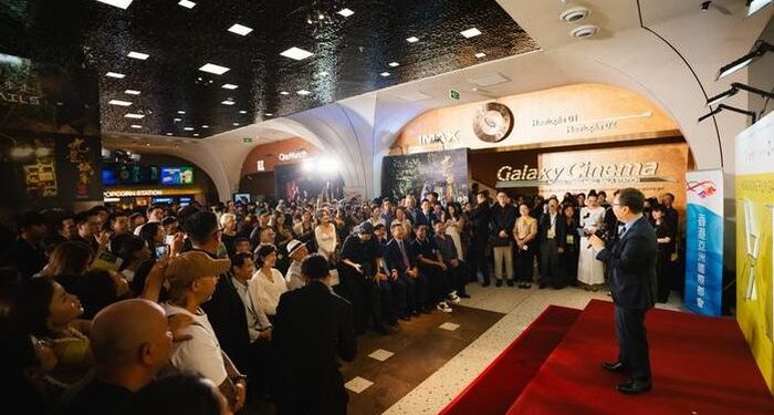 Điện ảnh Việt và những cái bắt tay xuyên biên giới