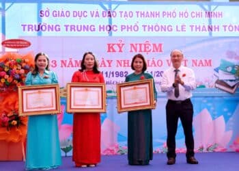 TRƯỜNG THPT LÊ THÁNH TÔN LONG TRỌNG KỶ NIỆM NGÀY NHÀ GIÁO VIỆT NAM 20/11 VÀ 50 NĂM GIÁO DỤC THÀNH PHỐ HỒ CHÍ MINH