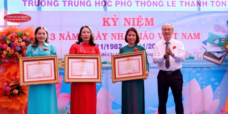 TRƯỜNG THPT LÊ THÁNH TÔN LONG TRỌNG KỶ NIỆM NGÀY NHÀ GIÁO VIỆT NAM 20/11 VÀ 50 NĂM GIÁO DỤC THÀNH PHỐ HỒ CHÍ MINH