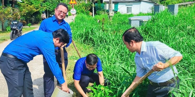 Tuổi trẻ Vĩnh Long đồng loạt ra quân “Ngày Thanh niên cùng hành động” chào mừng thành công Đại hội Đoàn TNCS Hồ Chí Minh tỉnh lần thứ I