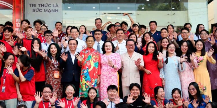 Trường Đại học Hùng Vương mang không khí Tết sớm để sinh viên trải nghiệm về văn hóa truyền thống tại “Trẩy Hội làng – Vui tết DHV 2026”