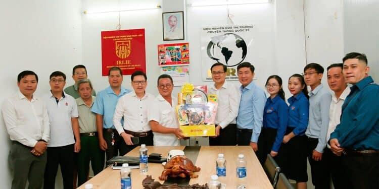 Viện IMRIC và Viện IRLIE tiếp và làm việc với Ban Thường vụ Tỉnh Đoàn Vĩnh Long