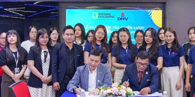 Trường Đại học Hùng Vương TP.HCM làm việc, ký kết hợp tác chiến lược với Tập đoàn Cengage Learning Asia Pte