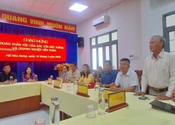 Đoàn Doanh nhân Sài Gòn và Hội đồng họ Mai: Kết nối nội lực, lan tỏa nghĩa tình tại xã Mỹ Hoà Hưng (An Giang)