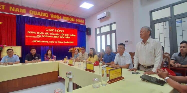 Đoàn Doanh nhân Sài Gòn và Hội đồng họ Mai: Kết nối nội lực, lan tỏa nghĩa tình tại xã Mỹ Hoà Hưng (An Giang)